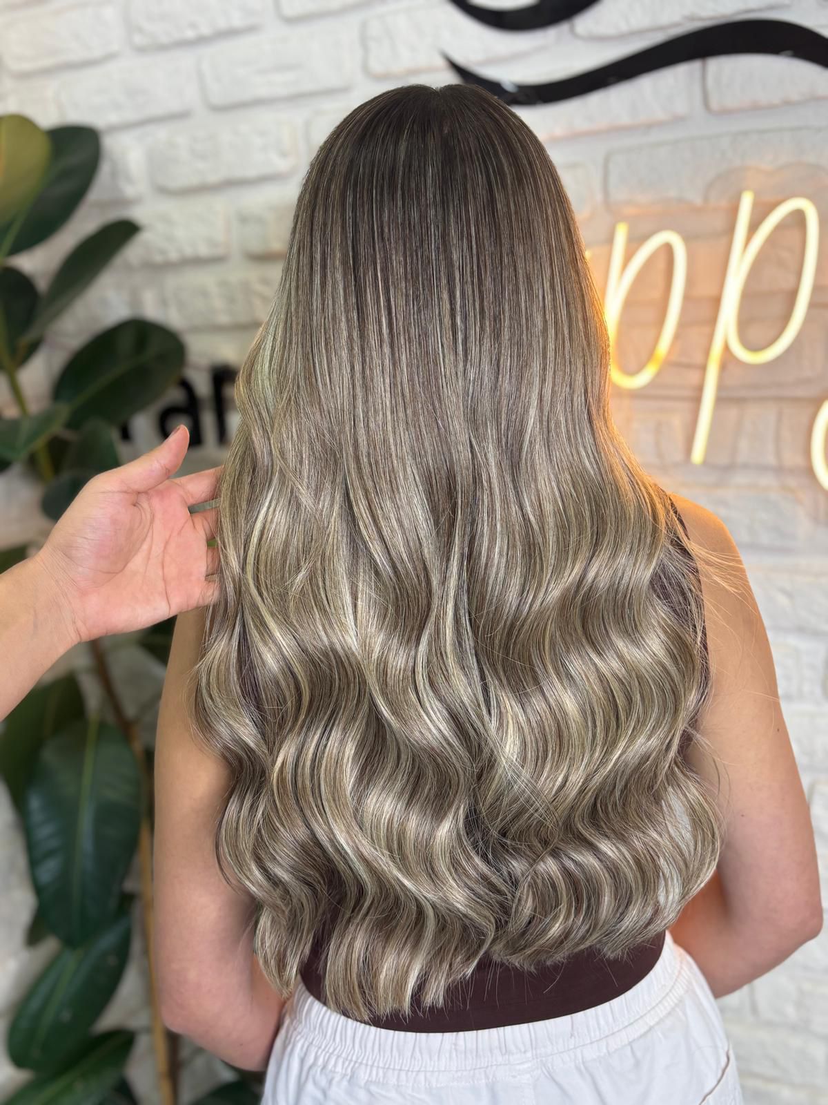 Küllü sarı ombre ve hacimli dalga — Akın Yaman Hair Design