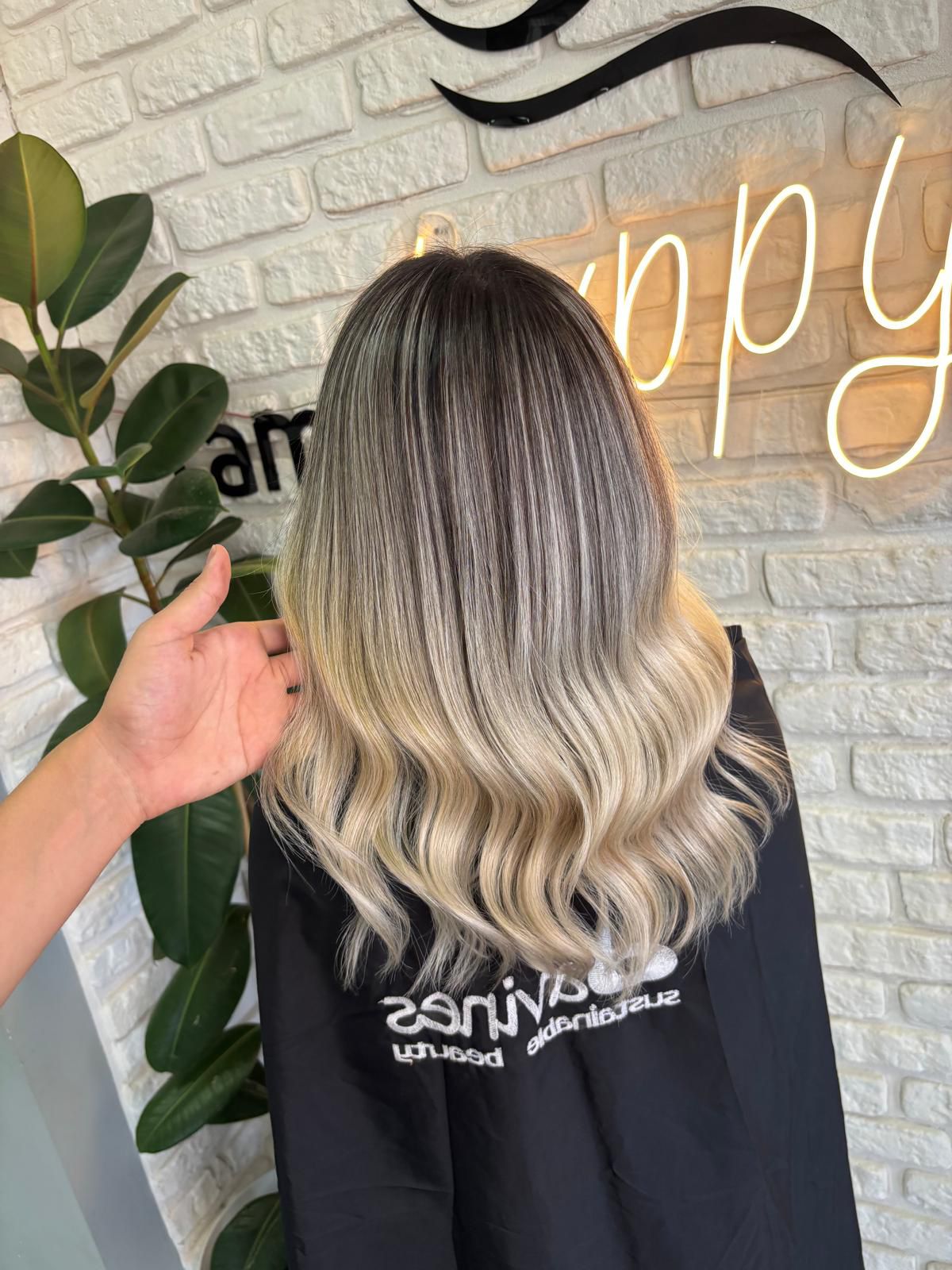 Koyu kökten platine geçen ombre — Akın Yaman Hair Design