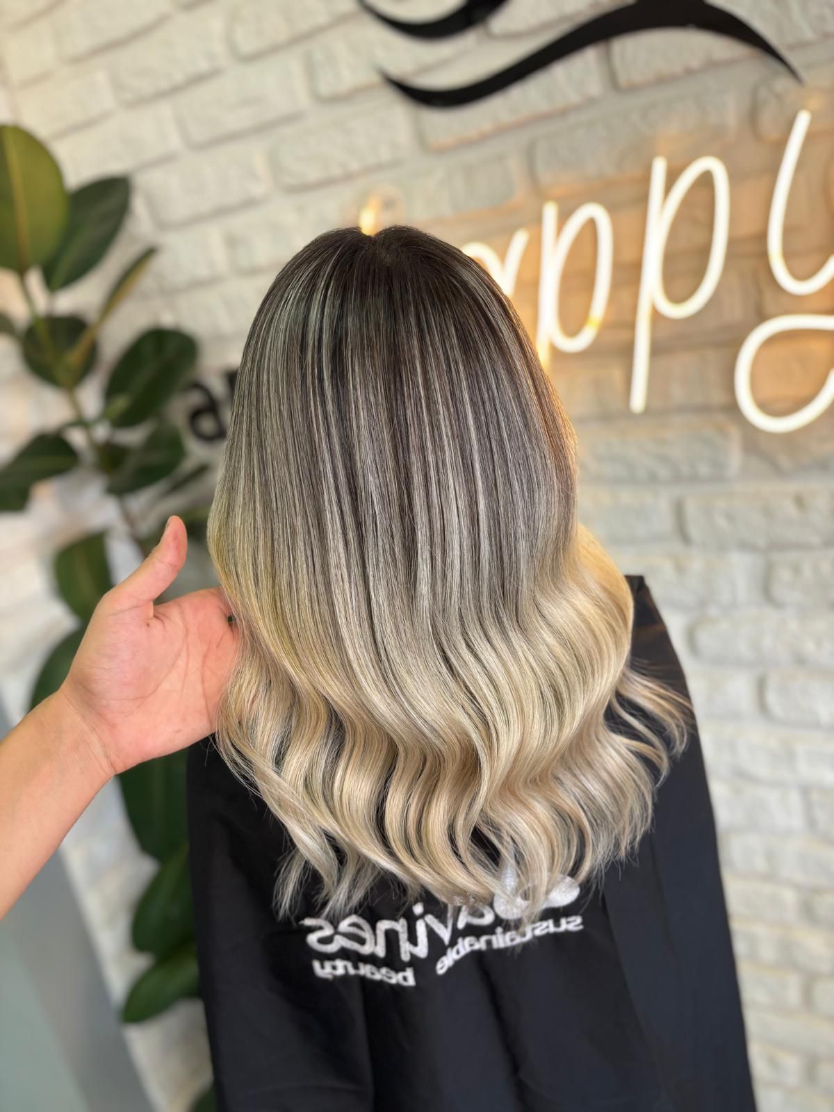 Soğuk sarı tonlarda ombre çalışması — Akın Yaman Hair Design